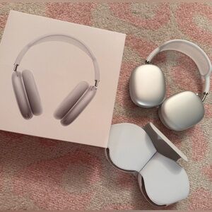 Silver AirPods Max